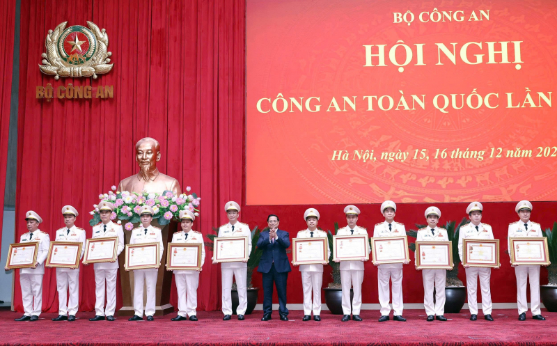 Prime Minister Pham Minh Chinh awards prestigious titles to MPS collective and individuals -0