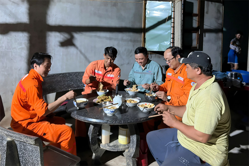 Đoàn Thanh niên EVNGENCO2 chung tay hỗ trợ người dân vùng lũ tại Trung Bộ -0