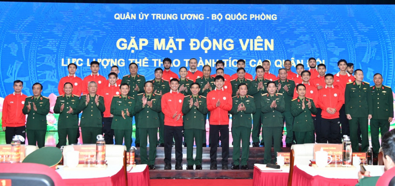 Bộ trưởng Bộ Quốc phòng Phan Văn Giang gặp mặt, động viên CLB Thể Công - Viettel -0