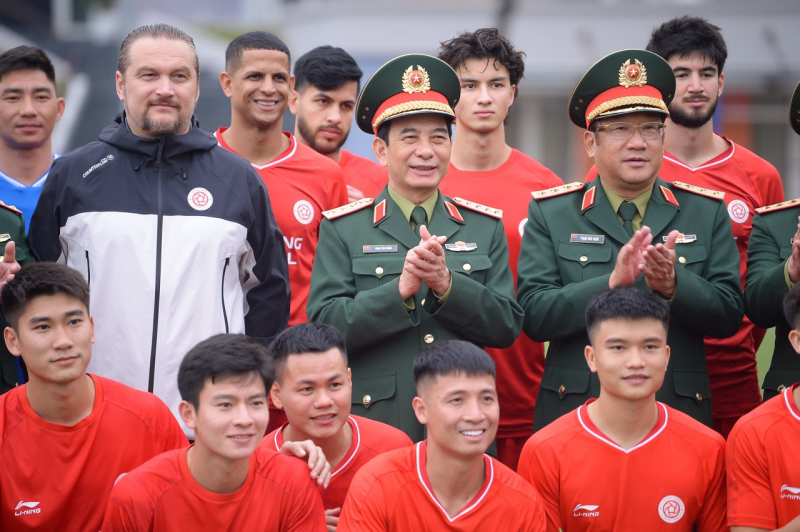 Bộ trưởng Bộ Quốc phòng Phan Văn Giang gặp mặt, động viên CLB Thể Công - Viettel -0