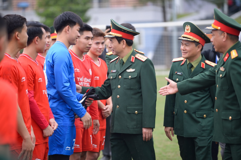 Bộ trưởng Bộ Quốc phòng Phan Văn Giang gặp mặt, động viên CLB Thể Công - Viettel -1