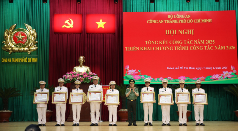 Bộ trưởng Lương Tam Quang dự Hội nghị tổng kết công tác Công an TP Hồ Chí Minh -1