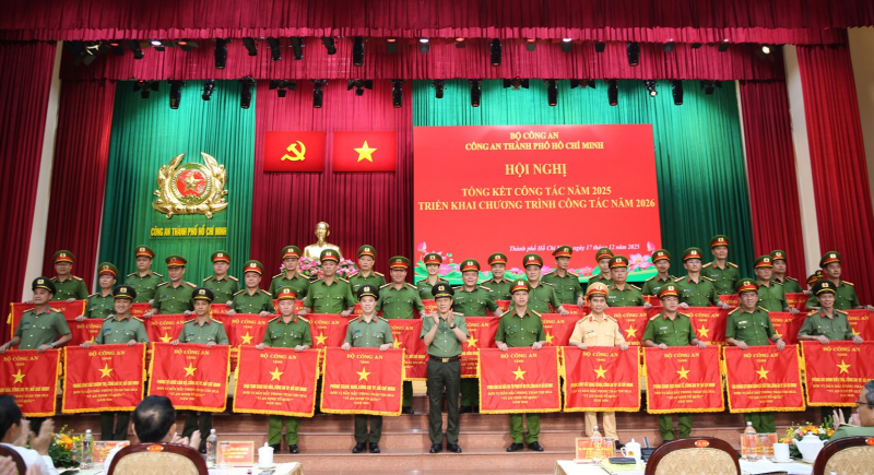 Bộ trưởng Lương Tam Quang dự Hội nghị tổng kết công tác Công an TP Hồ Chí Minh -4