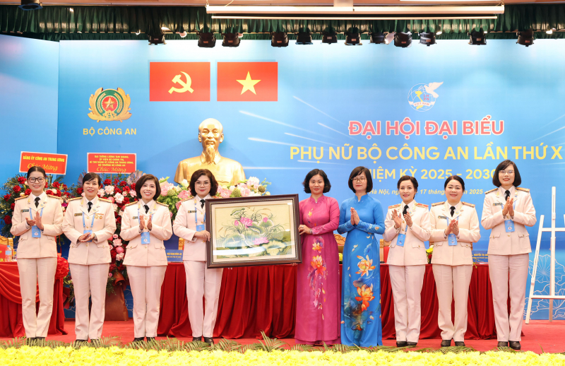 Giữ lửa hậu phương, vững vàng tuyến đầu -0