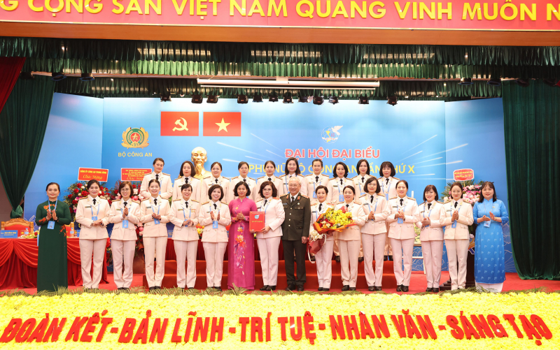 Giữ lửa hậu phương, vững vàng tuyến đầu -0