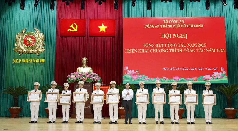 Bộ trưởng Lương Tam Quang dự Hội nghị tổng kết công tác Công an TP Hồ Chí Minh -6