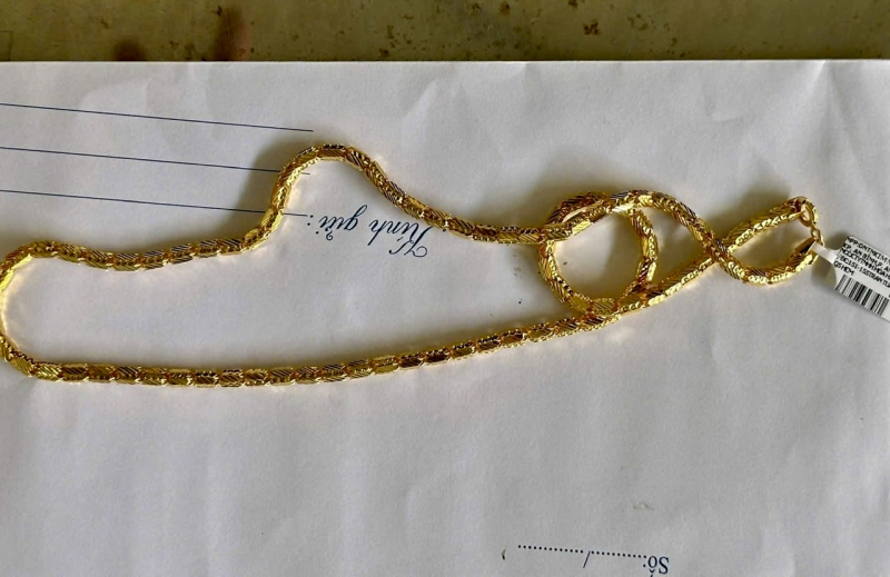 Người dân vây bắt đối tượng vào tiệm vàng vờ mua vàng rồi cướp -0