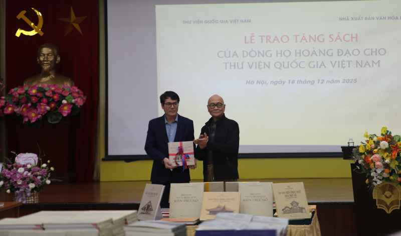  Ra mắt sách của học giả Hoàng Đạo Thành và chắt Hoàng Đạo Cương -0