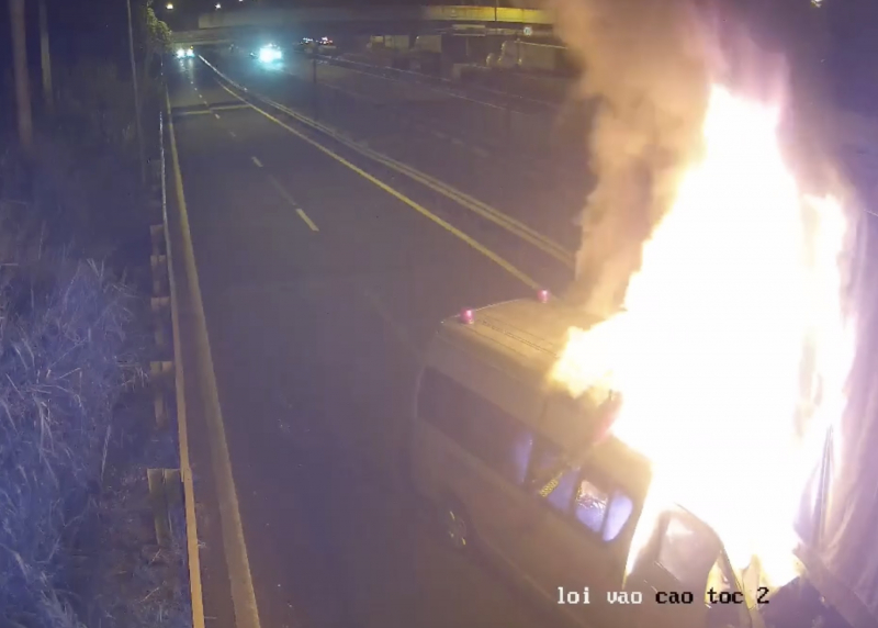 sau khi xảy ra va chạm đã bùng cháy..jpg -0