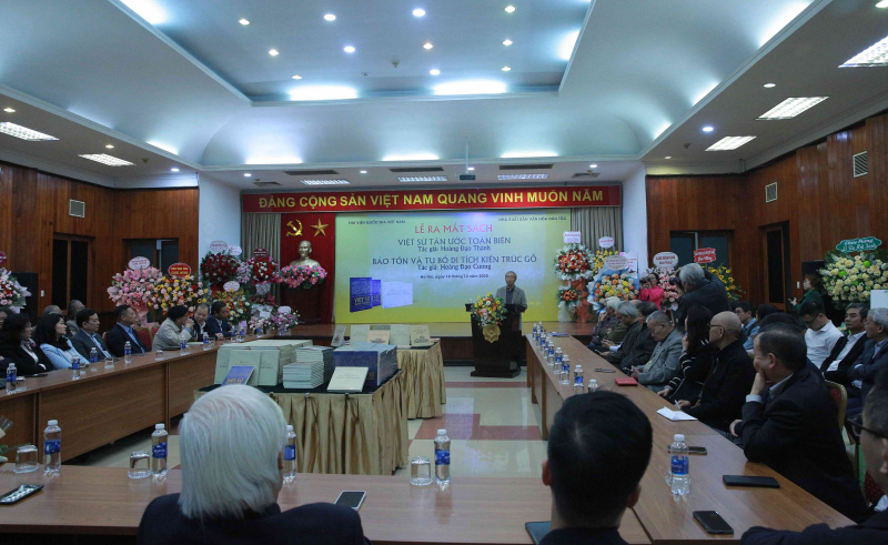  Ra mắt sách của học giả Hoàng Đạo Thành và chắt Hoàng Đạo Cương -0