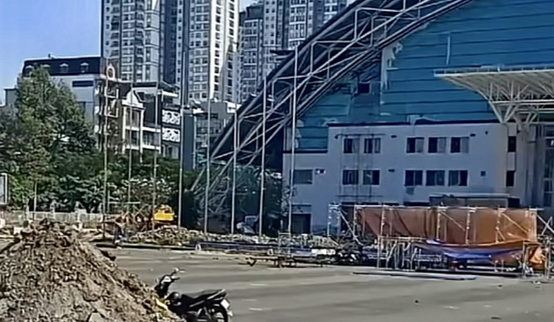 Sập giàn giáo, 2 công nhân rơi từ độ cao 5m xuống đất thương vong -0