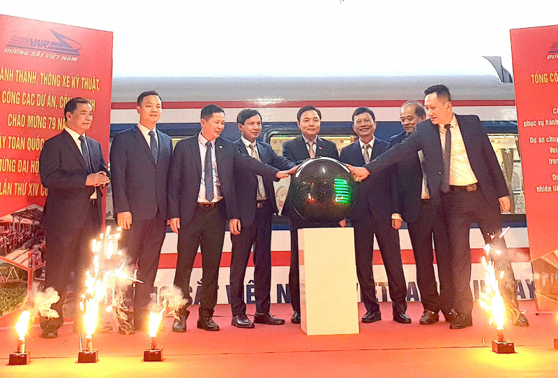 Đường sắt khánh thành, đưa vào khai thác hơn 160 toa xe khách nâng cấp hiện đại -0