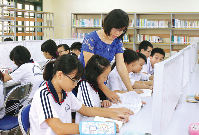 Unikaj przeładowywania programu nauczania; priorytetowo traktuj integrację treści edukacyjnych dotyczących sztucznej inteligencji z przedmiotami.