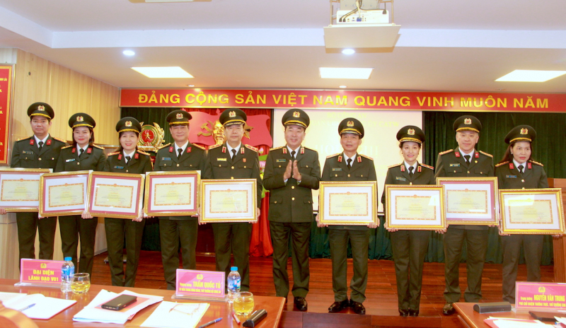 Hoàn thành nhiều nhiệm vụ lớn, đột xuất về công tác kiểm tra, giám sát trong CAND -0