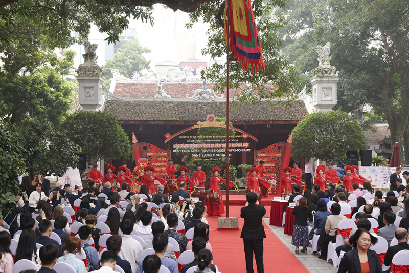 ra m%3ft 4 hành trình du l%3fch di s%3fn hà n%3fi %3fng d%3fng công ngh%3f s%3f.jpg -1