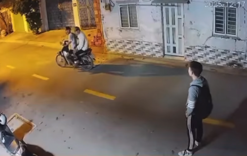 Xác minh vụ việc một nam sinh lớp 12 bị chặn đường, tấn công tới tấp trên đường -0