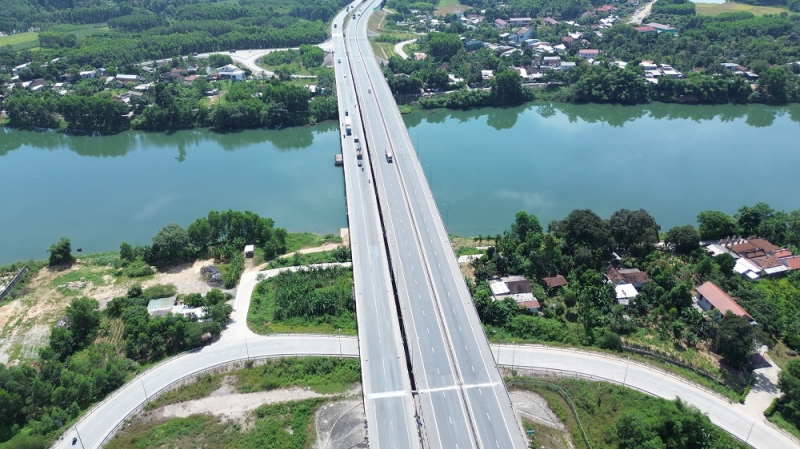 Cao tốc Cam Lộ - La Sơn mở rộng lên 4 làn xe hoàn chỉnh -0