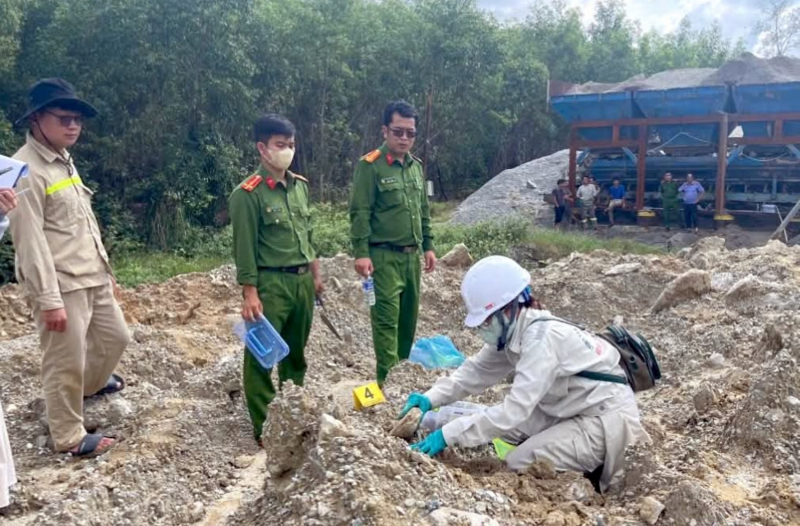 Xử lý nghiêm trạm trộn bê tông đổ hơn 700 tấn chất thải rắn trái quy định -0