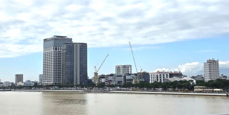 Đà Nẵng lý giải về loạt cao ốc ken dày bờ sông Hàn  -0