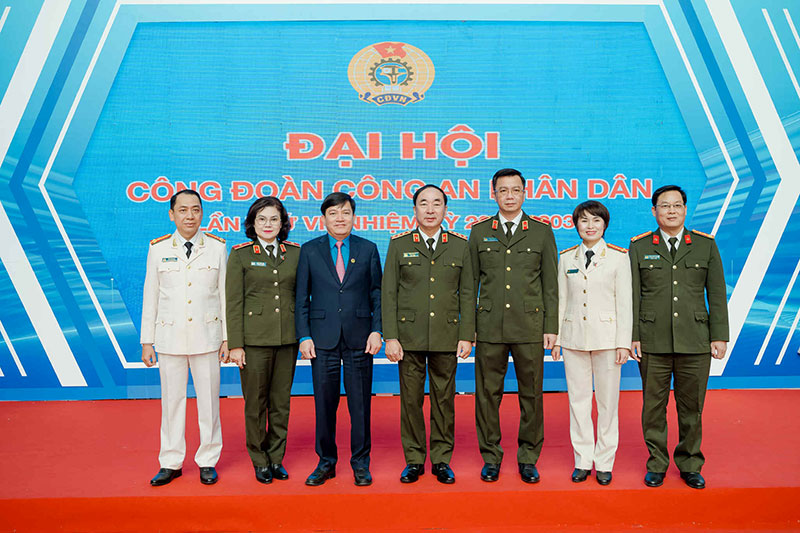 Sôi động không gian trải nghiệm công nghệ số MobiFone trong các ngày Đại hội tại trụ sở Bộ Công an -0