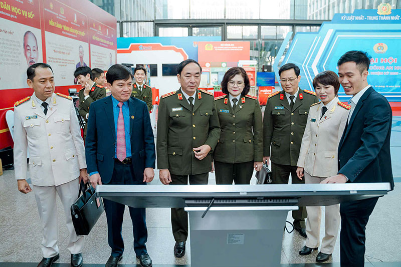 Sôi động không gian trải nghiệm công nghệ số MobiFone trong các ngày Đại hội tại trụ sở Bộ Công an -0