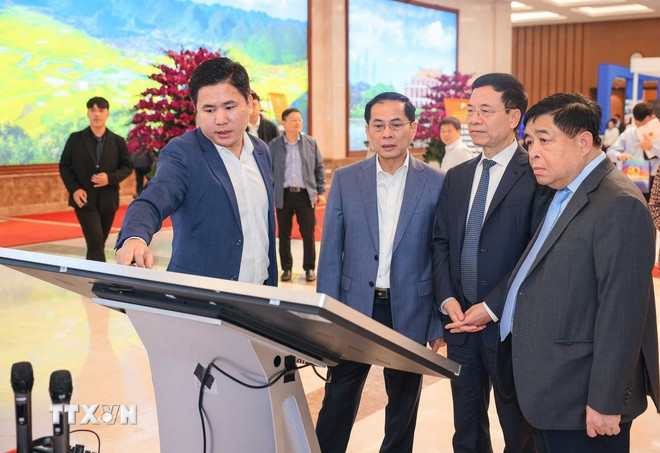 Thủ tướng: Kinh tế số là động lực, xã hội số là nền tảng, con người là trung tâm -0