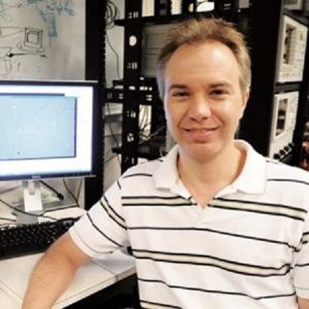 Thiết bị cấy ghép  giúp con người kết nối với AI -0