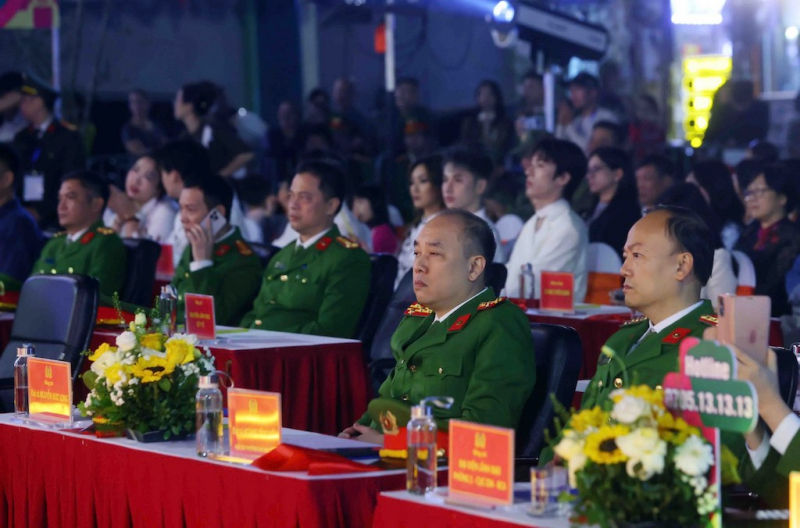 Công an Hà Nội kết nối bình yên qua hotline tố giác tội phạm ma tuý -0