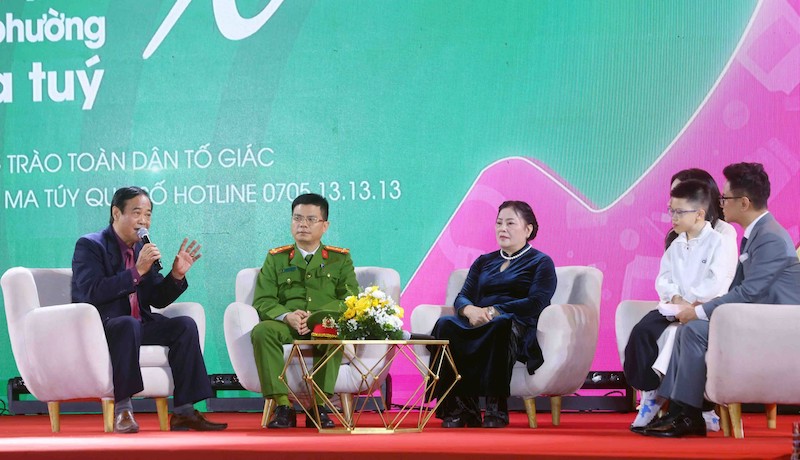 Công an Hà Nội kết nối bình yên qua hotline tố giác tội phạm ma tuý -0