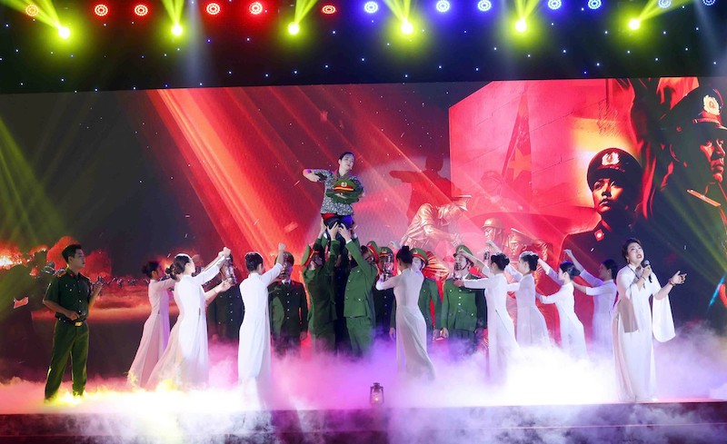 Công an Hà Nội kết nối bình yên qua hotline tố giác tội phạm ma tuý -0