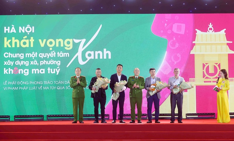 Công an Hà Nội kết nối bình yên qua hotline tố giác tội phạm ma tuý -0