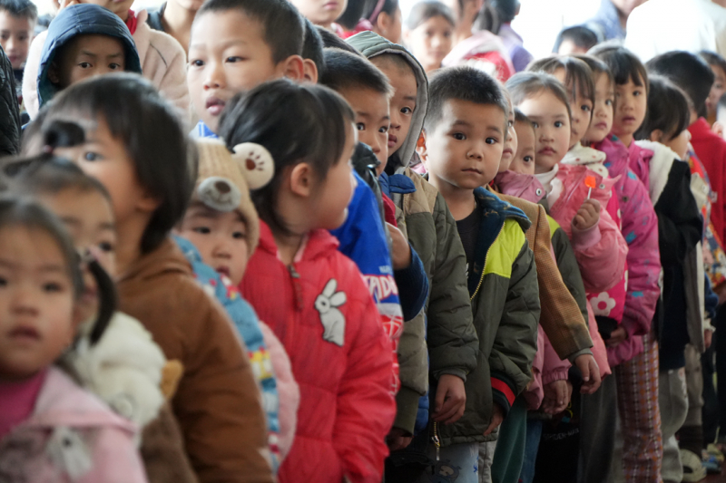 Sẻ chia yêu thương đến các em học sinh nơi rẻo cao biên giới -0