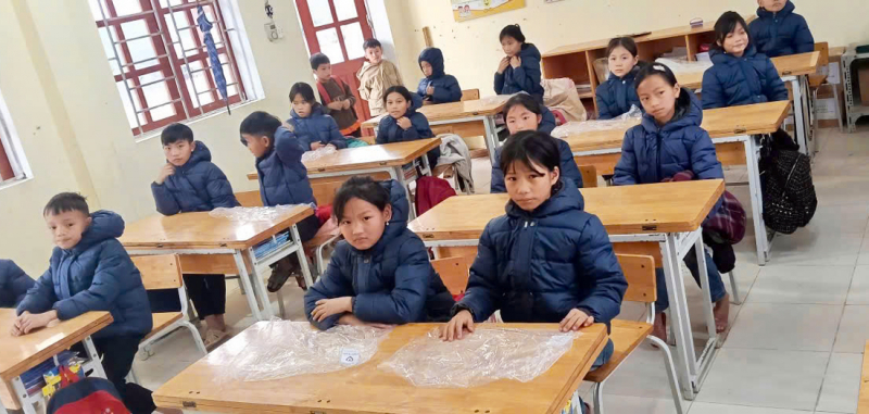 Sẻ chia yêu thương đến các em học sinh nơi rẻo cao biên giới -0