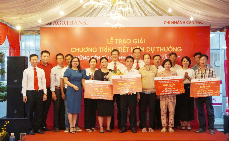 Agribank Cần Thơ trao giải chương trình dự thưởng 
