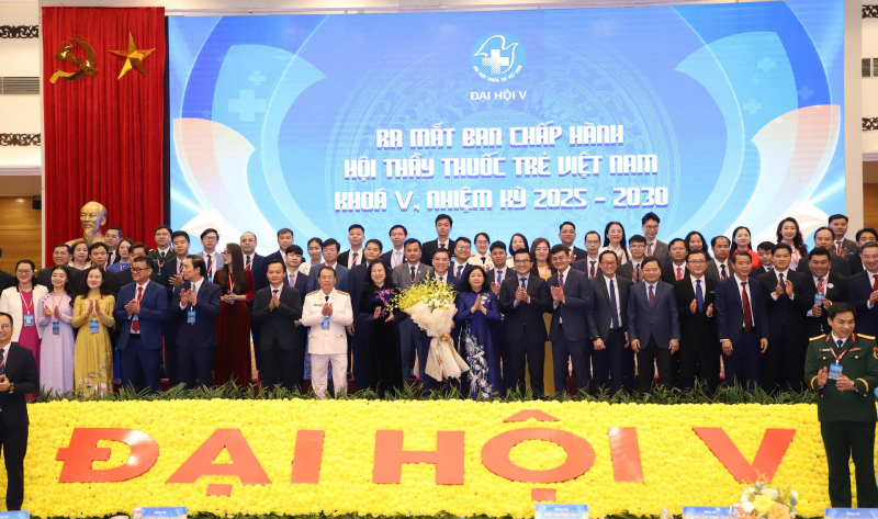 Thầy thuốc trẻ xung kích, tình nguyện đến vùng sâu, vùng xa vì sức khỏe cộng đồng -0