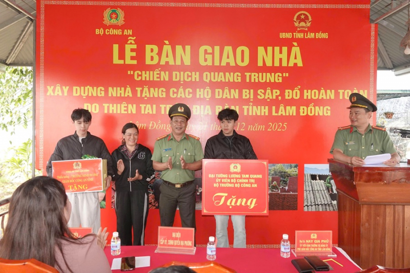 Bàn giao căn nhà đầu tiên trong “Chiến dịch Quang Trung” ở Lâm Đồng -1