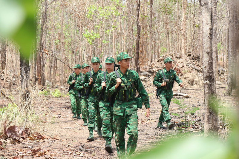 Quân đội nhân dân vững bước dưới cờ Đảng quang vinh -0