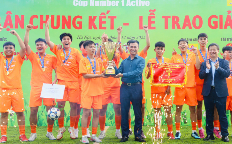 Trường THPT Xuân Mai lần đầu vô địch Giải bóng đá học sinh THPT Hà Nội – An ninh Thủ đô 2025 -0