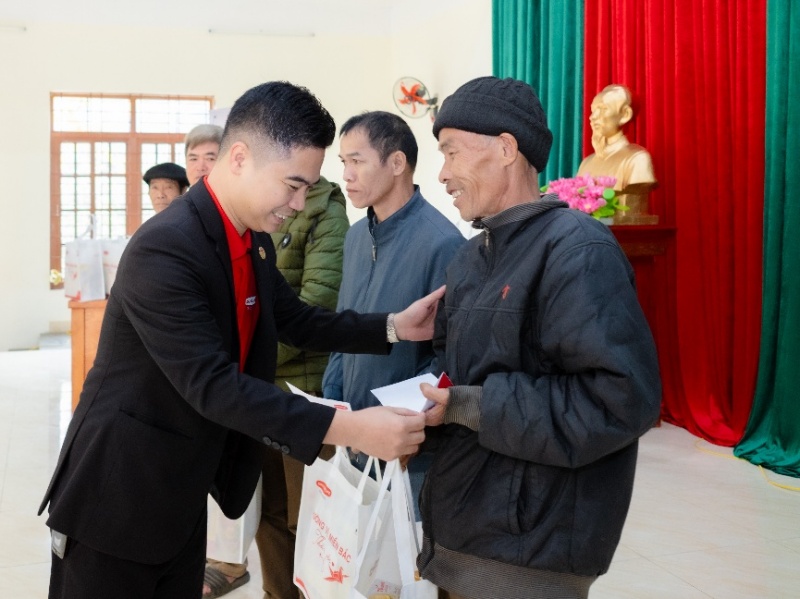 Dai-ichi Life Việt Nam hỗ trợ 3,8 tỷ đồng cho người dân tái thiết cuộc sống sau thiên tai -0