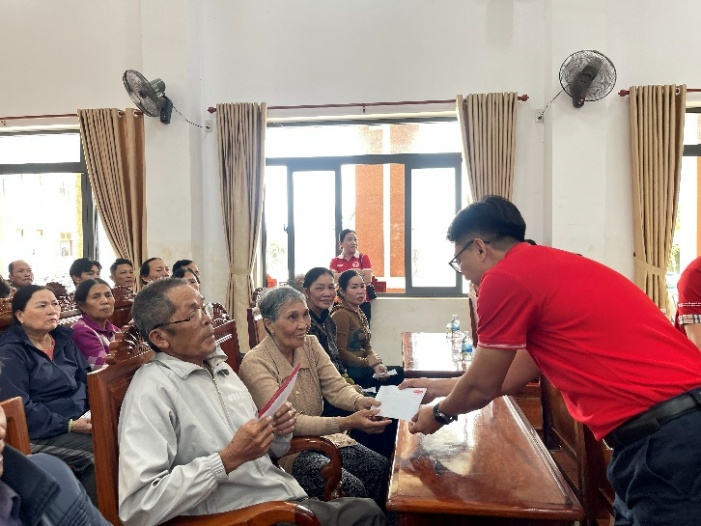 Dai-ichi Life Việt Nam hỗ trợ 3,8 tỷ đồng cho người dân tái thiết cuộc sống sau thiên tai -0