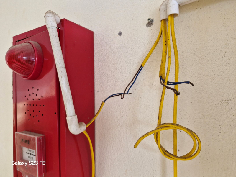 Vì sao 12 phòng học xây xong “đắp chiếu”, học sinh phải học nhờ? -0