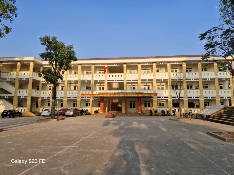 Vì sao 12 phòng học xây xong “đắp chiếu”, học sinh phải học nhờ? -0