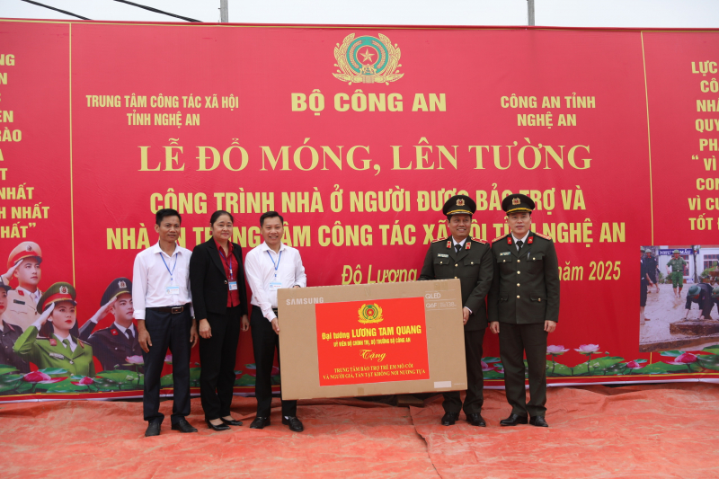 Bộ Công an:  Tổ chức Lễ hoàn thổ, dâng hương tri ân tưởng nhớ các anh hùng, liệt sỹ tại Đền thờ và Nghĩa trang Liệt sĩ Yên Thành -0