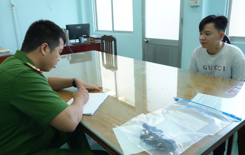 công an xã mỹ phong điều tra nguyễn tấn phát. ảnh trọng tín.jpeg -0