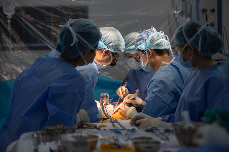 Nam sinh viên hiến gan cứu giảng viên suy gan cấp nguy kịch  -0