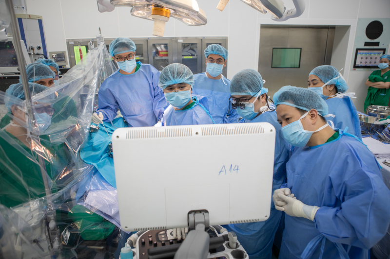 Nam sinh viên hiến gan cứu giảng viên suy gan cấp nguy kịch  -1