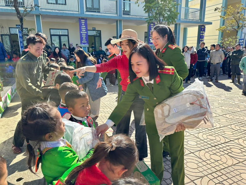 Lan tỏa “hơi ấm mùa đông” từ những việc làm nghĩa tình -0