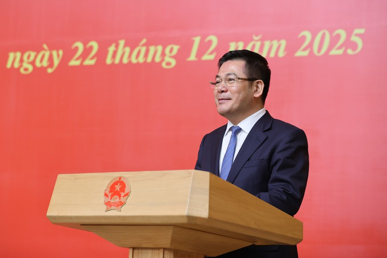 Thủ tướng trao Quyết định giao Quyền Bộ trưởng Bộ Công Thương -0