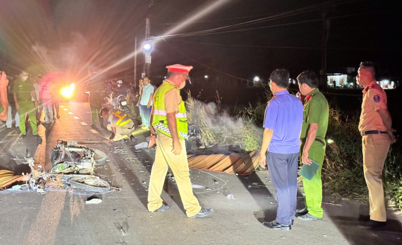 Hai xe máy tông đối đầu, 2 người tử vong tại chỗ -0