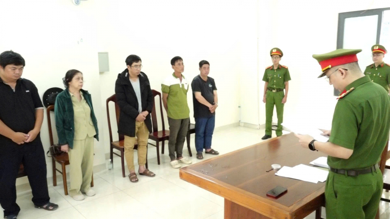 1 người tử nạn trên trụ điện trung thế, 5 người bị khởi tố với 2 nhóm tội danh -0